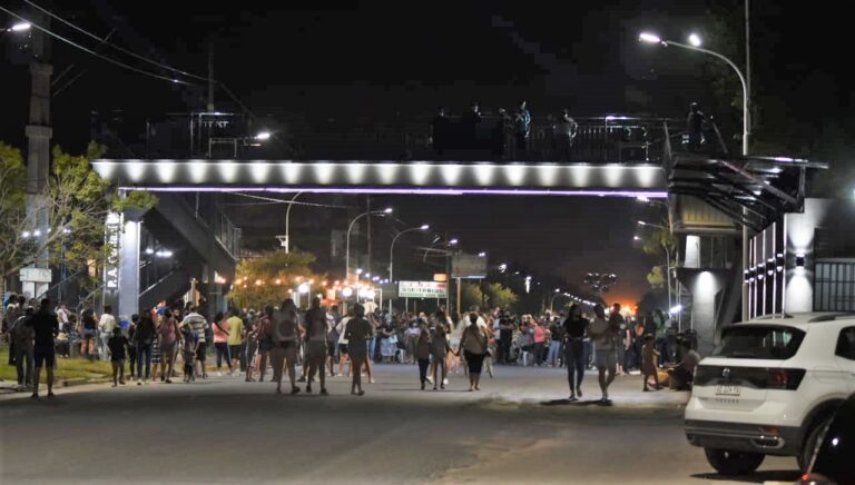 Videos: Fray Luis Beltrán reconstruyó la Pasarela Peatonal y extendió el estacionamiento junto a ruta 11