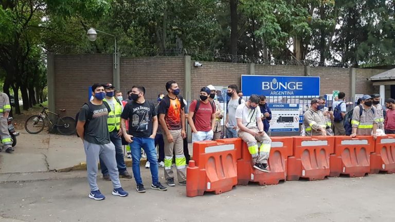 Video: Aceiteros pararon Bunge PGSM por 24 hs.