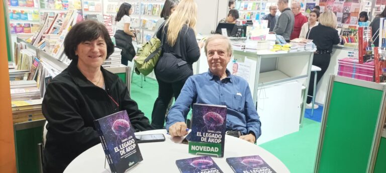 Daniel León en la Feria del Libro de Buenos Aires por «El Legado de Akop» Editorial Homo Sapiens