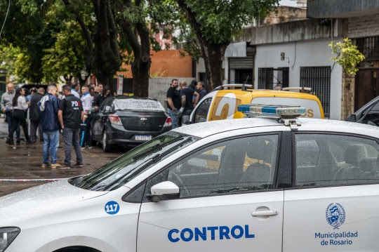 En Rosario allanan 6 chatarrerías y decomisan 5 toneladas de metal robado, 5 millones de pesos y 2500 dólares