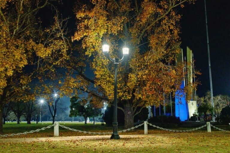 La Municipalidad de San Lorenzo jerarquizó la iluminación de la manzana histórica