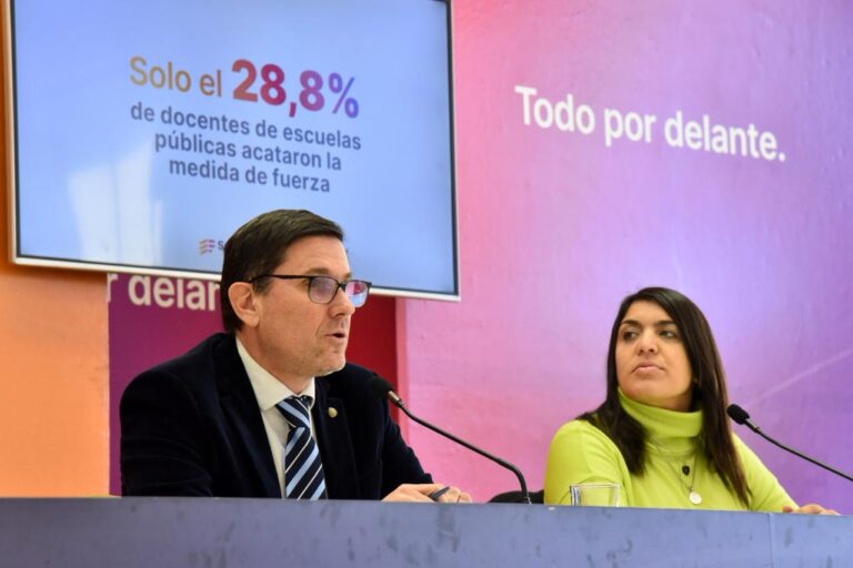 Ministro ataca el reclamo de los Docentes con el argumento de cuántos docentes adhirieron paro