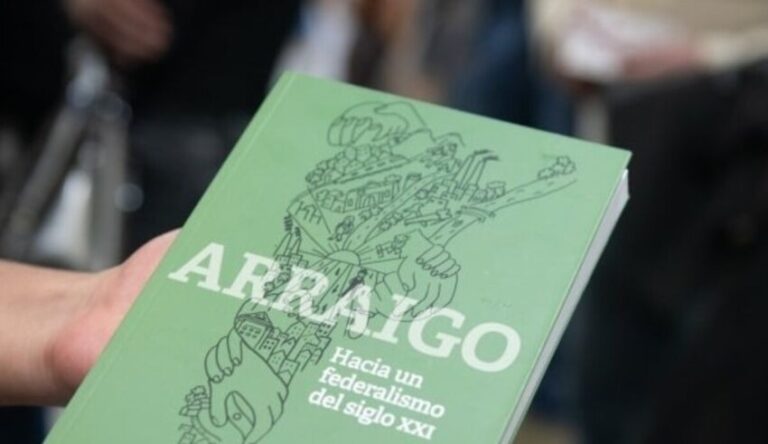 Presentan el libro colectivo “Arraigo. Hacia un federalismo del siglo XXI”