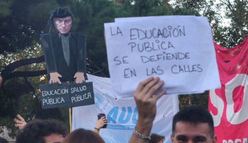 Efecto Milei: Docentes de la UNR definieron un paro de 48 horas