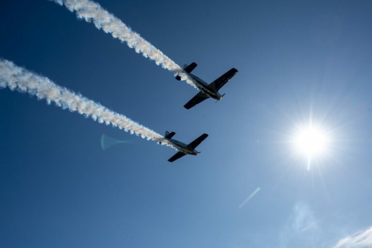 En una jornada inédita para la región, la Fuerza Aérea desplegó su aviación y su historia en San Lorenzo