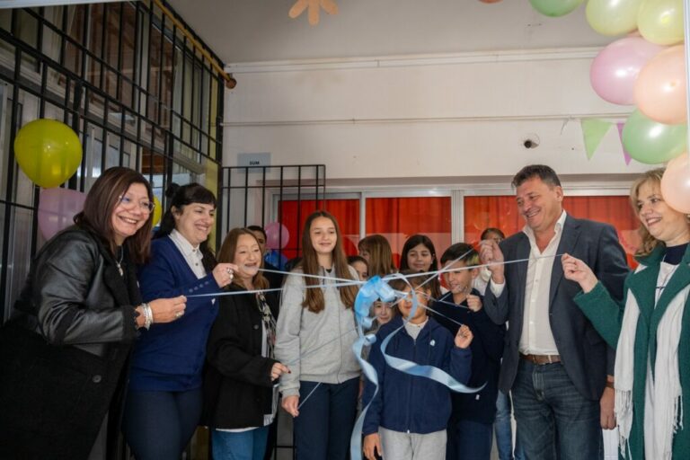 Con aportes del FAE, la Escuela N° 113 inauguró la remodelación de su Biblioteca Con aportes del FAE, la Escuela N° 113 inauguró la remodelación de su Biblioteca