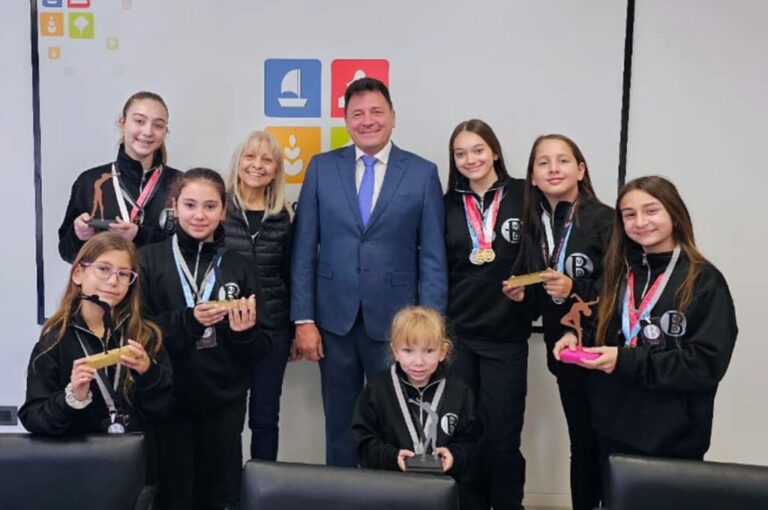 Raimundo recibió a integrantes del Estudio de Danzas Ballet Miriam Docola, elegido mejor escuela en certamen nacional