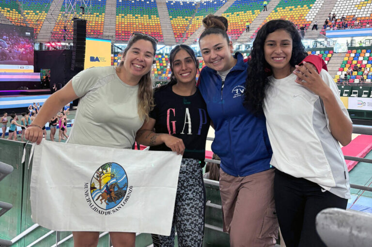 Profesoras de gimnasia de la Municipalidad participaron de la clínica que dio Simone Biles en Buenos Aires Profesoras de gimnasia de la Municipalidad participaron de la clínica que dio Simone Biles en Buenos Aires