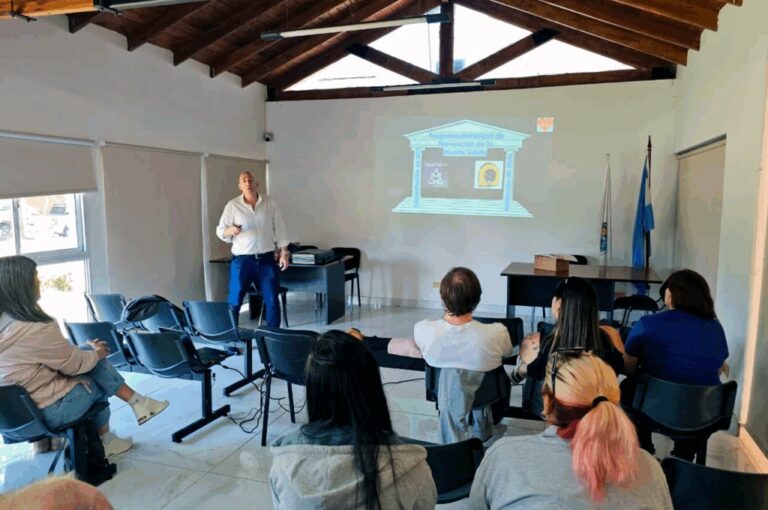 Empleados municipales se capacitaron en RCP y uso de los desfibriladores externos automáticos