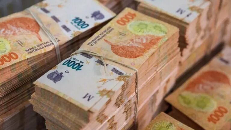 Salario mínimo: el Gobierno estableció una suba de .400 en 10 meses Salario mínimo: el Gobierno estableció una suba de .400 en 10 meses