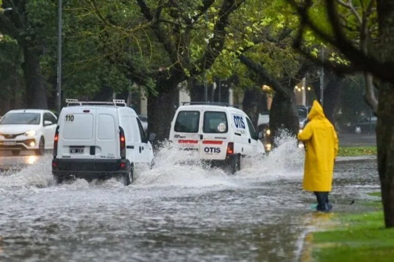 Rosario bajo alerta por tormentas y lluvias intensas Rosario bajo alerta por tormentas y lluvias intensas