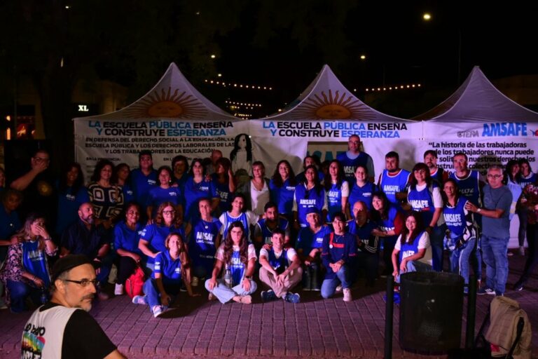 La Carpa Blanca docente desembarcó en Rafaela La Carpa Blanca docente desembarcó en Rafaela