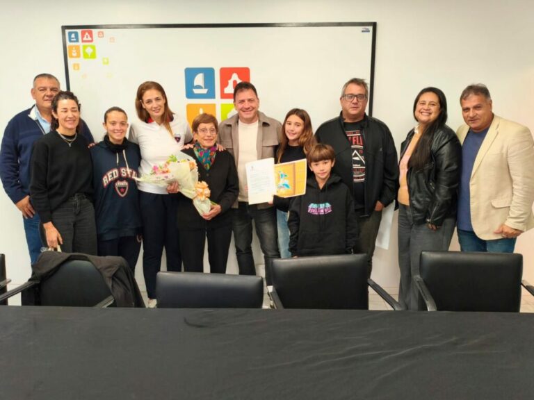 El intendente Raimundo brindó un reconocimiento a Emilia Bäer, campeona nacional de natación