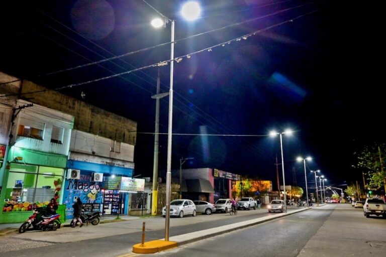 La Municipalidad jerarquiza bulevar Oroño con más luces led y nueva infraestructura