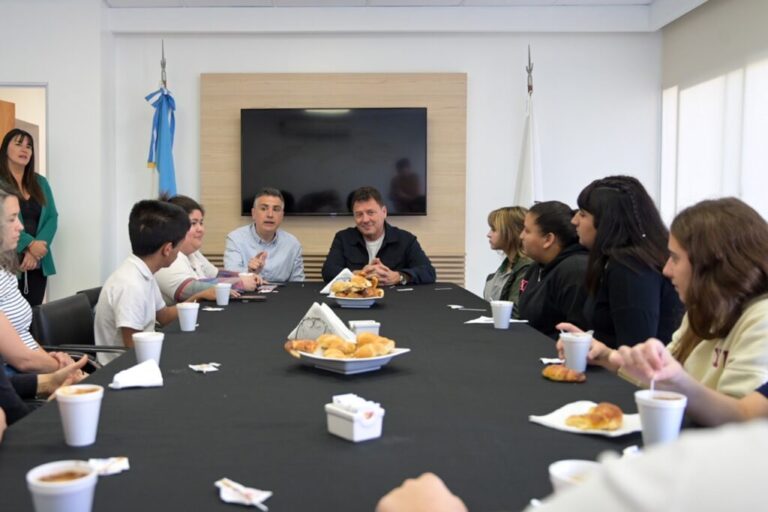 Raimundo recibió a los autores de los proyectos ganadores del Presupuesto Participativo Joven 2024