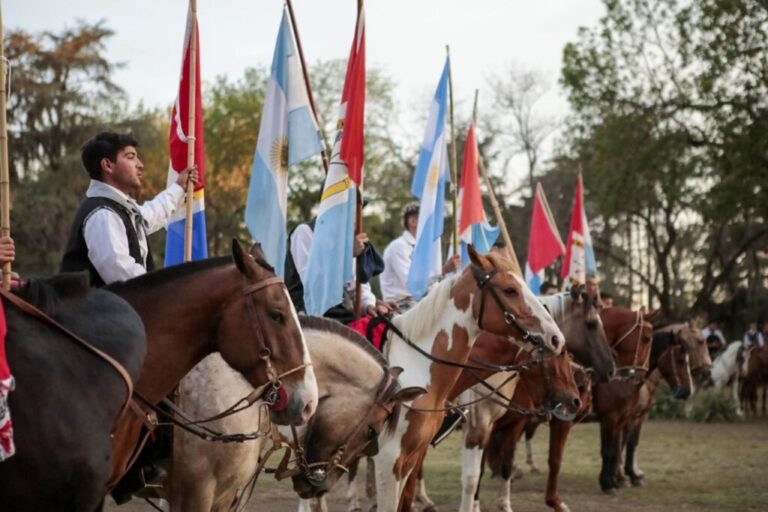 San Lorenzo celebra el Día de la Tradición con una caravana de centros tradicionalistas